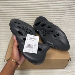 Adidas Yeezy Foam Runner - ONYX - Men’s Size 5 - NWT